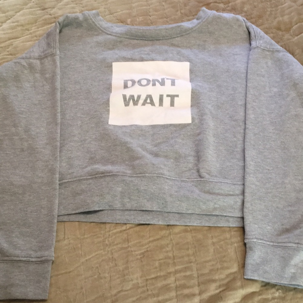 Grey graphic slogan cropped sweater